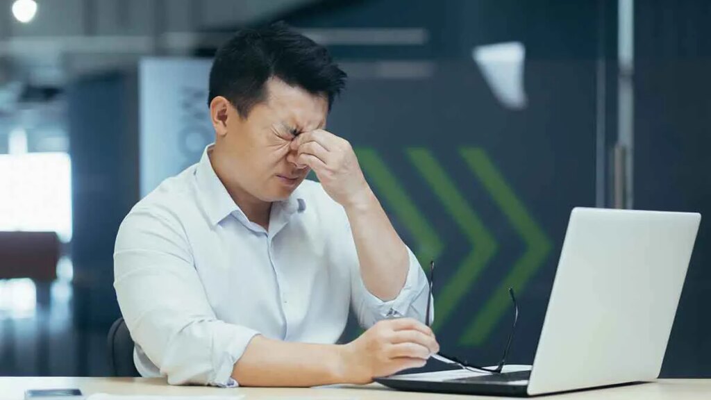Man at work with dry eyes